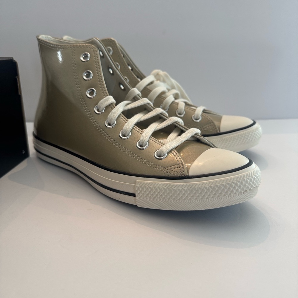 Converse Chuck Taylor High-Top - Picture 2 of 8